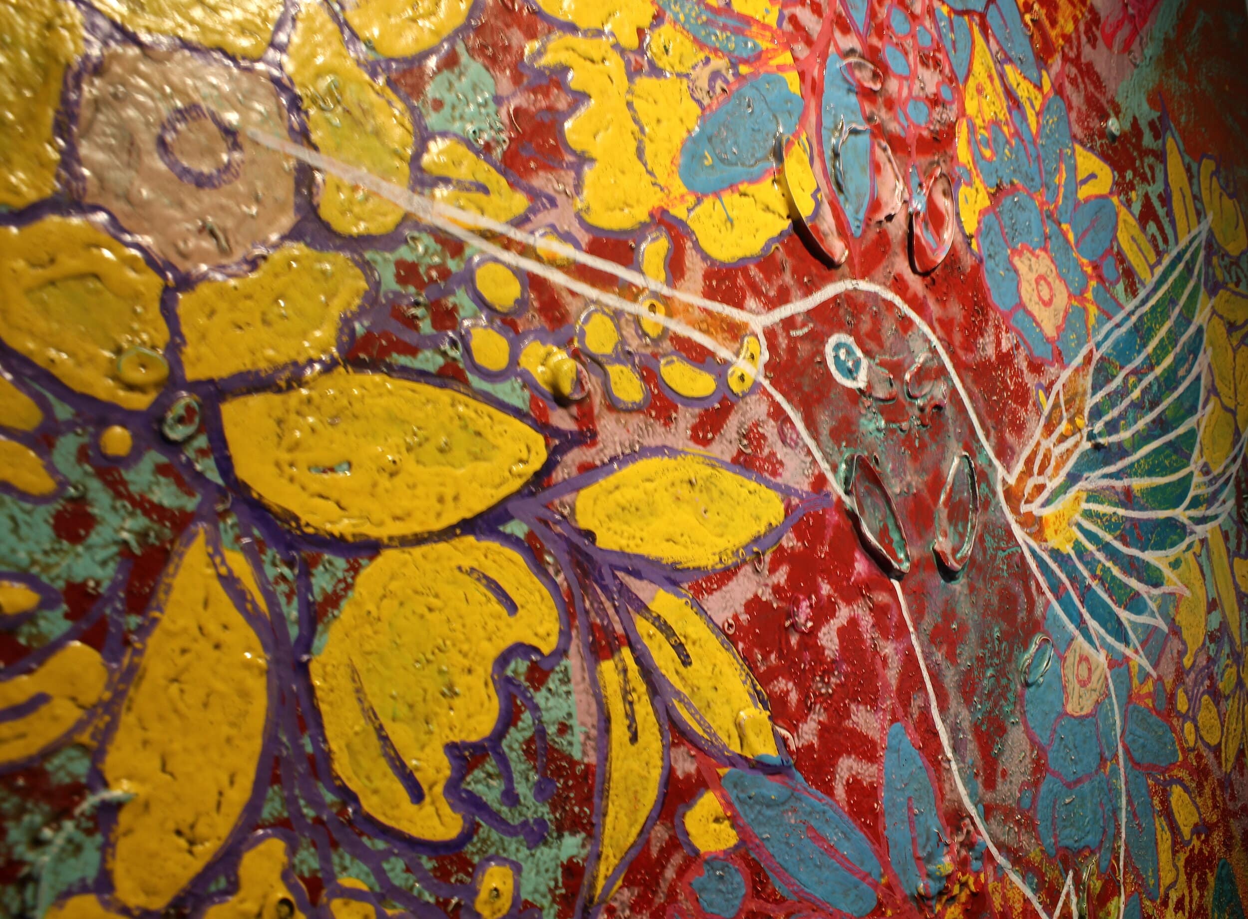 Morales’ depictions of hummingbirds use texture to create a sense of movement.