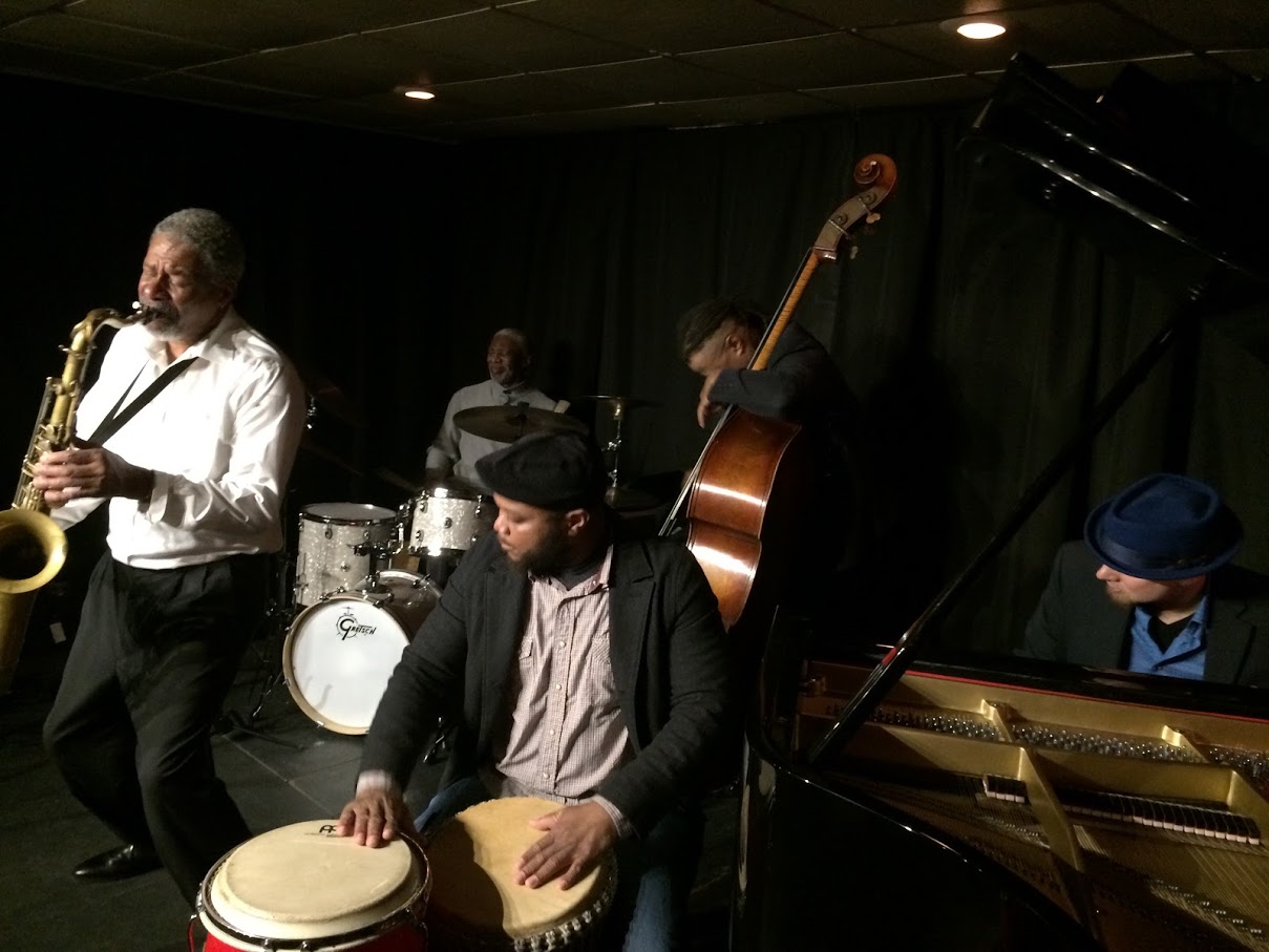 Hanah Jon Taylor and friends break in Café Coda in February. Photo by Robin Davies.